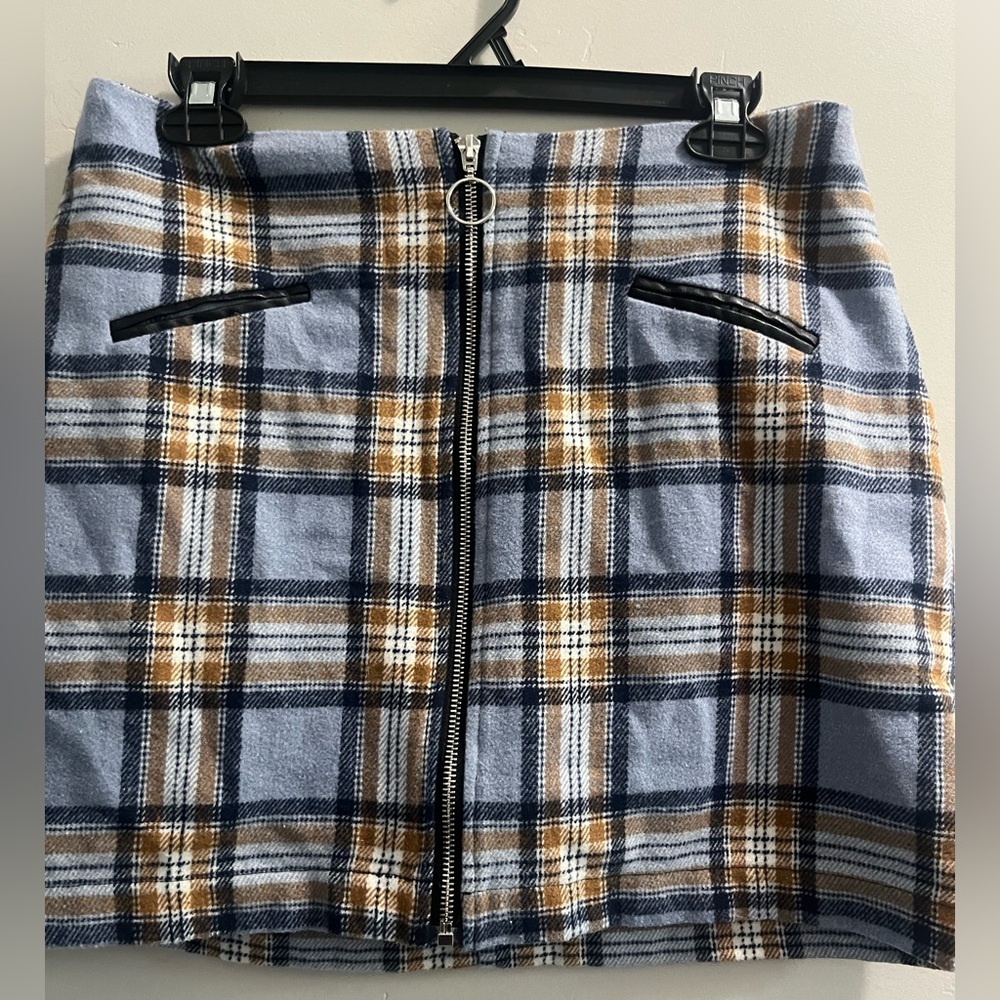 Like new zip up argyle skirt